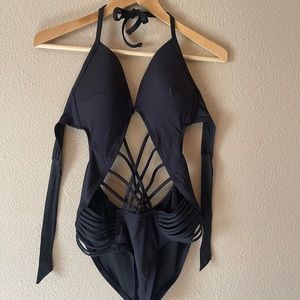 Kenneth Cole Women's Stappy Push Up Mio One Piece
Swimsuit